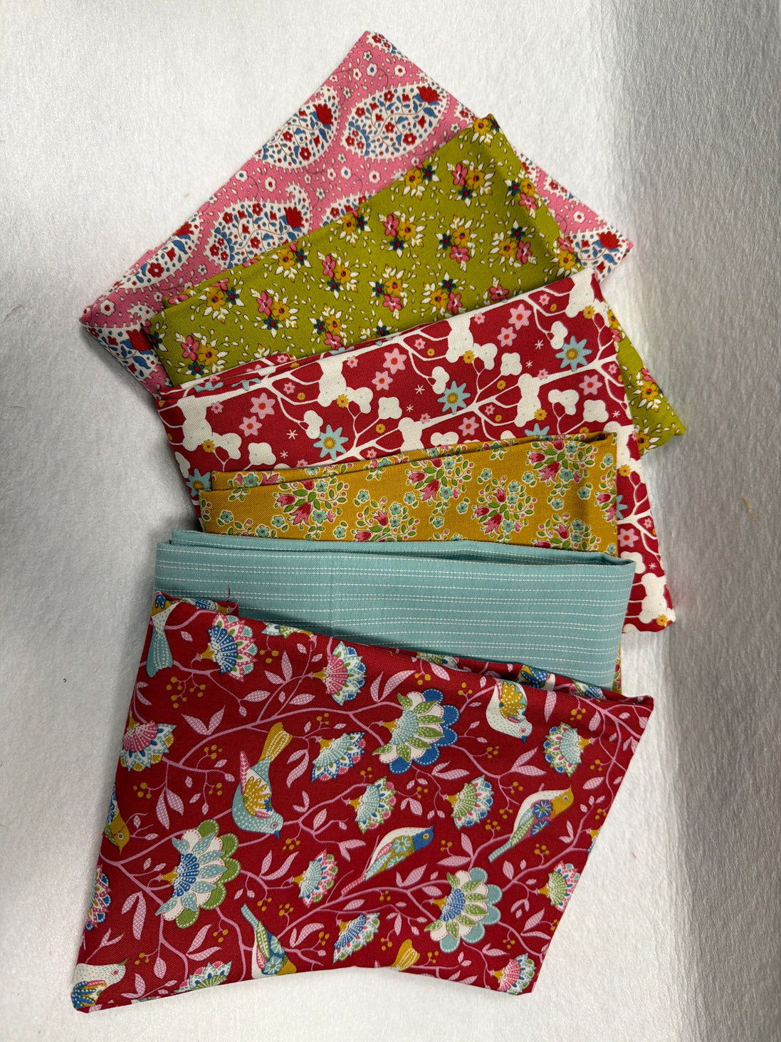 Tilda Mix - Bright Bird Precut Fat Quarters